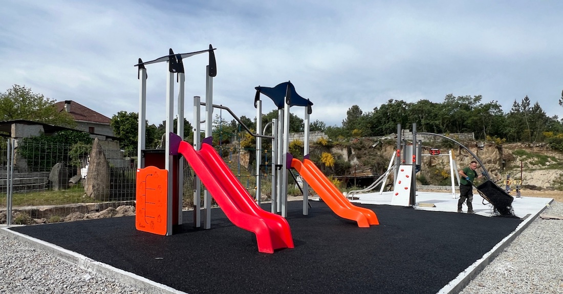 Estado das obras no novo parque infantil de Rante (San Cibrao das Viñas)