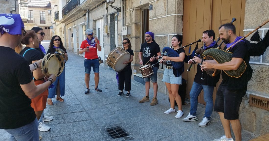 Música na rúa na Vila de Seixalbo