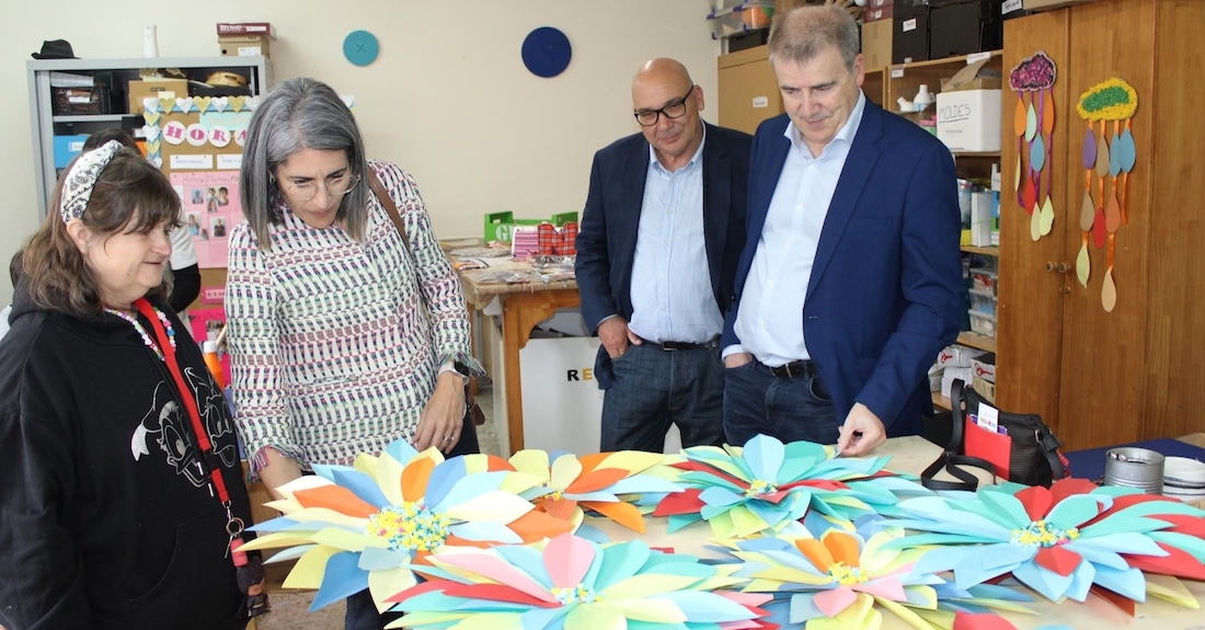 O Delegado Territorial da Xunta de Galicia en Ourense, Manuel Pardo, visita a asociación ASPANAS