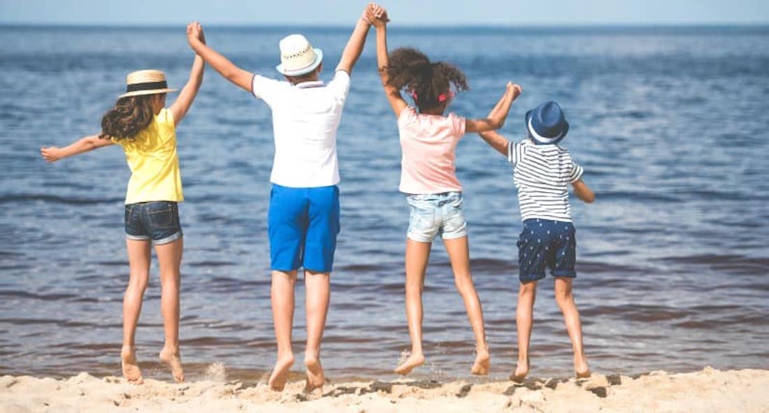 kids-at-beach