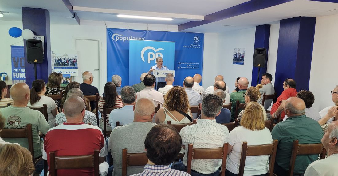 Luis Menor durante un mitin en Celanova