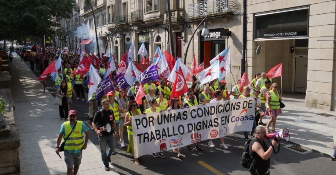 O persoal de Coasa maniféstase en Ourense