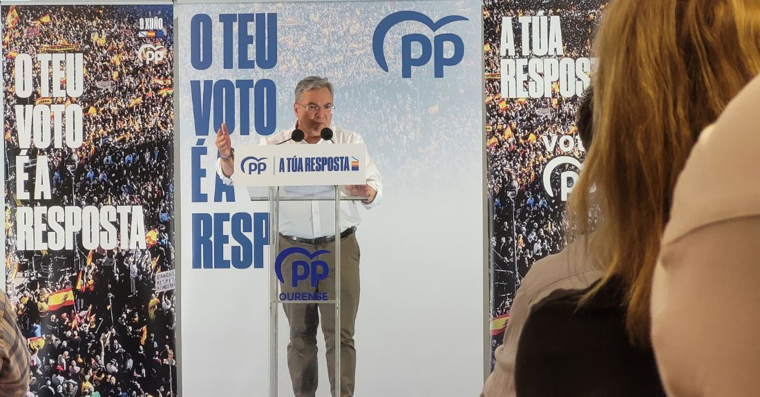 O presidente da Deputación de Ourense, Luis Menor, nun mitin en Verín