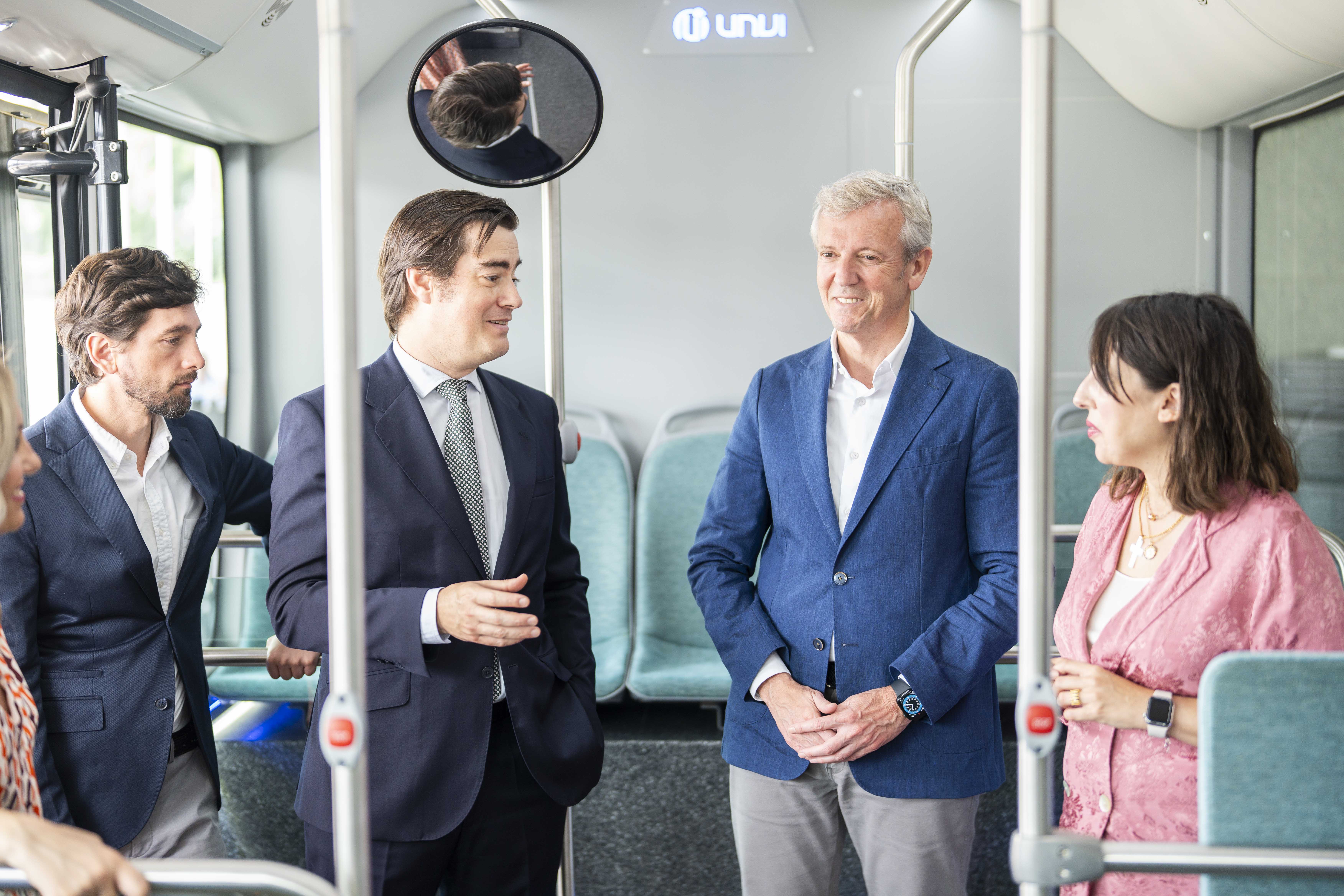 Alfonso Rueda y Adrián Vázquez visitan las instalaciones de UNVI