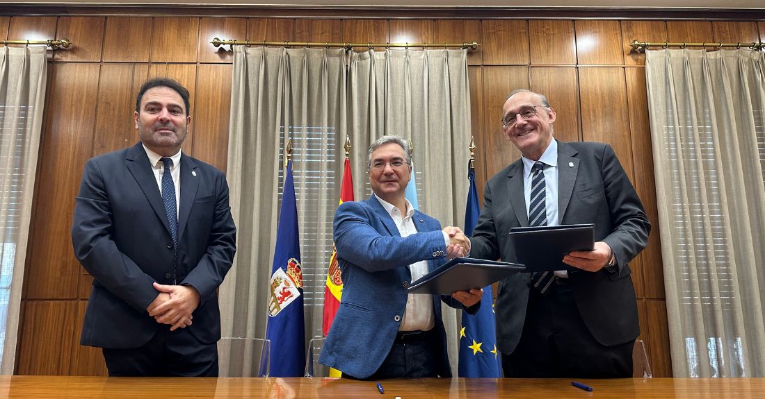 O presidente provincial, Luis Menor, o reitor da UVigo, Manuel Reigosa, e o vicerreitor do Campus, Javier Rodríguez Rajo.