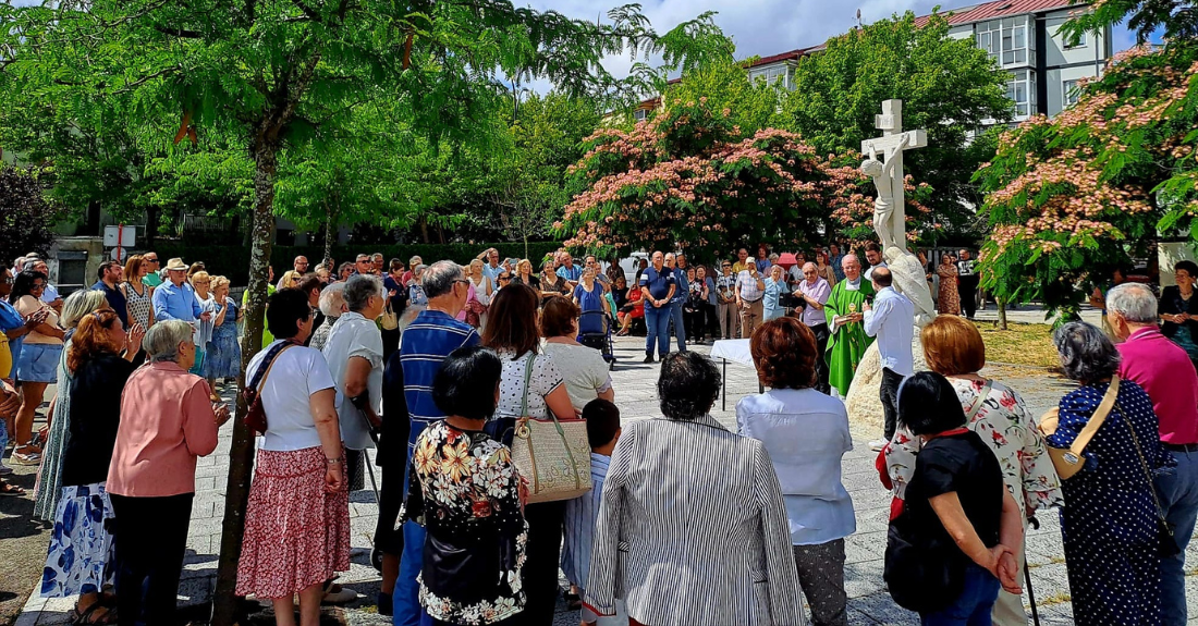 Inauguración do novo cruceiro da parroquia de Santa Teresita