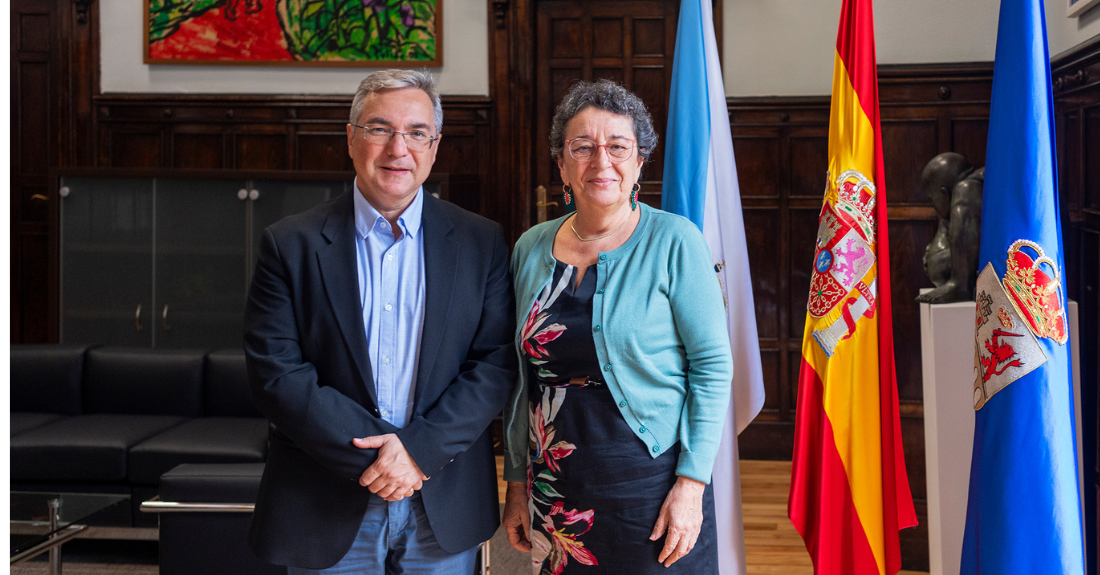 Luis Menor xunto á presidenta do Consello de Cultura Galega, Rosario Álvarez