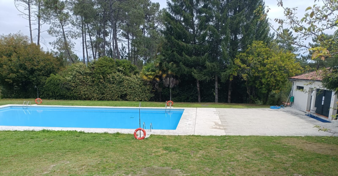 Piscinas de Vilamarín co vaso adicado ás crianzas ciberto de terra