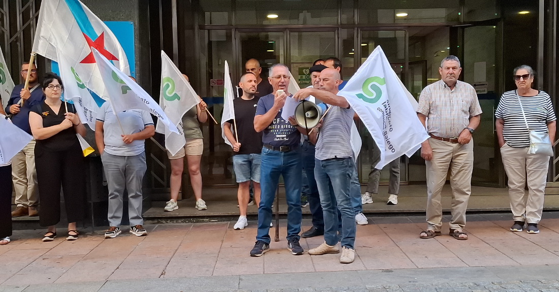 Concentracións en Ourense para esixir solucións ante a crise da EHE nas granxas