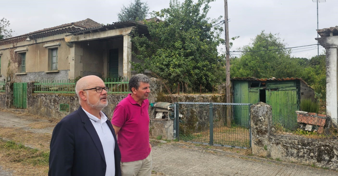 Eladio Santos visita o Concello de Taboadela