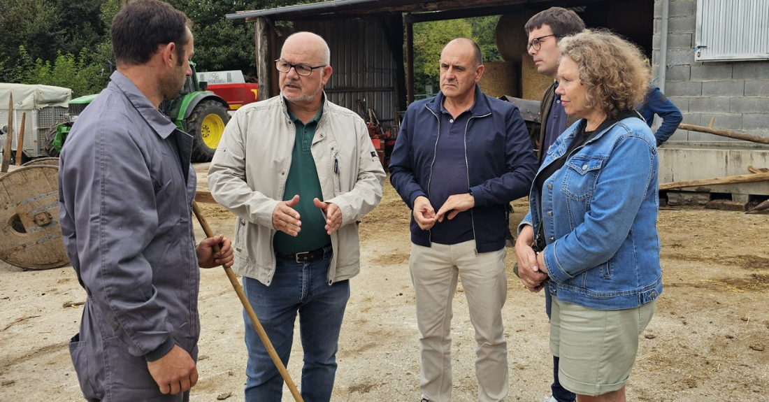 Eladio Sanos reúnese con gandeiros afectados pola EHE