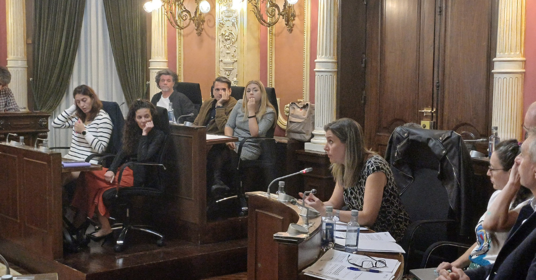 A voceira socialista, Natalia González, durante o Pleno Ordinario do Concello de Ourense do mes de outubro