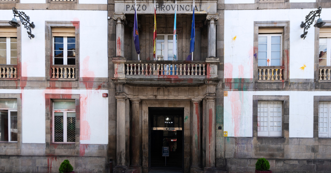 Imaxe dos danos na fachada do Pazo Provincial de Ourense