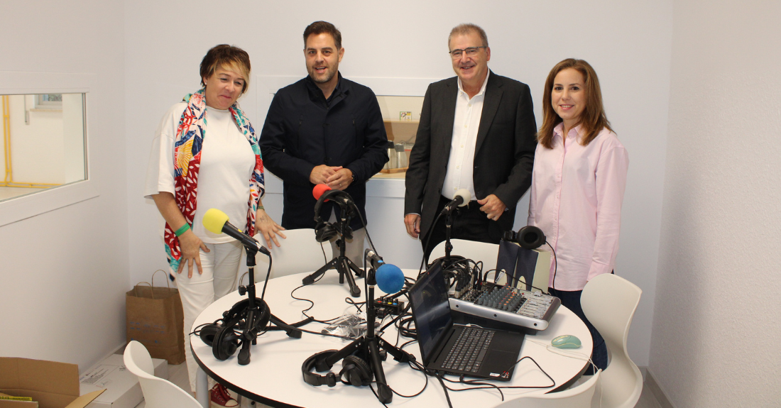 Nova sala de radio no CEIP O Couto