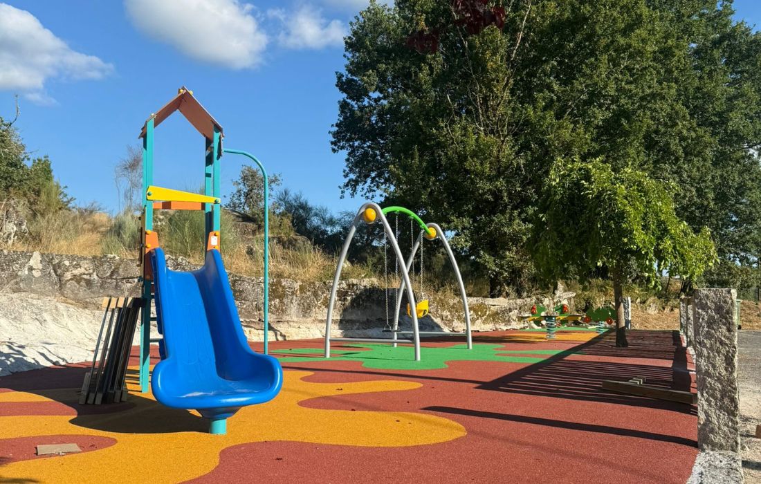 parque-infantil-vilar-de-ordelles-esgos