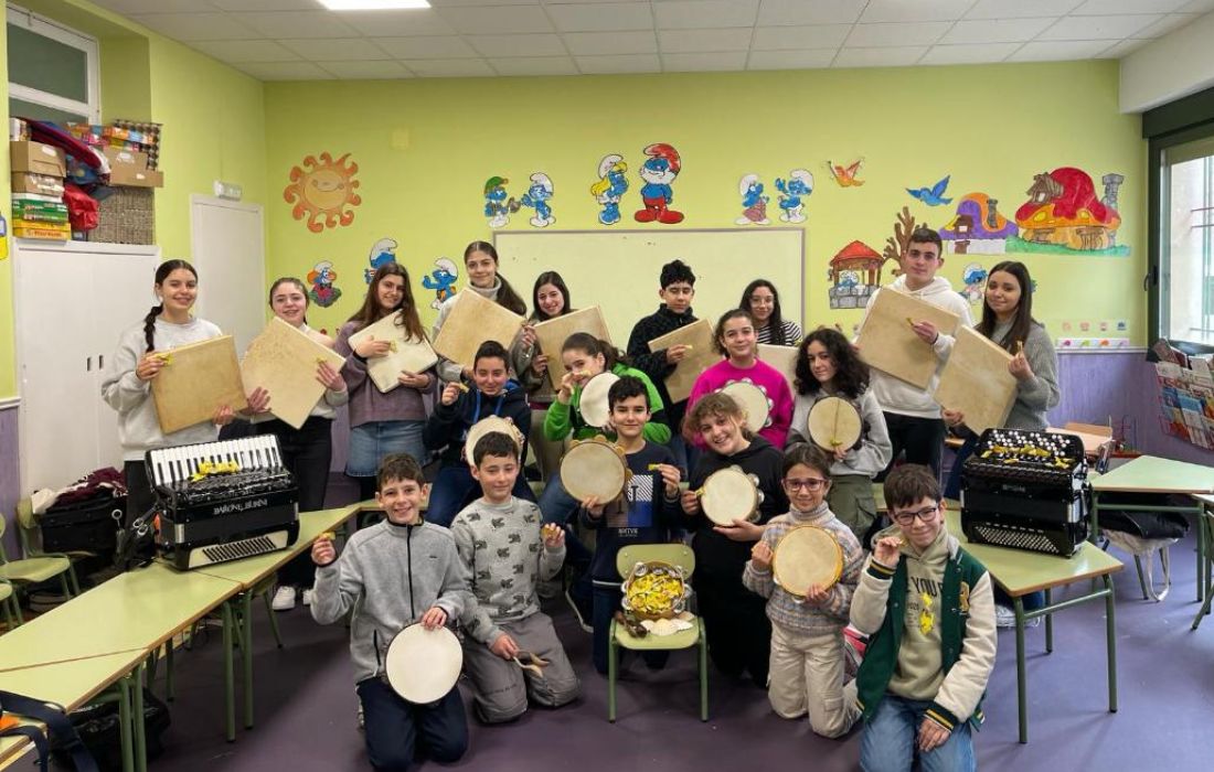 alumnado-escola-de-musica-tradicional-mariñamansa