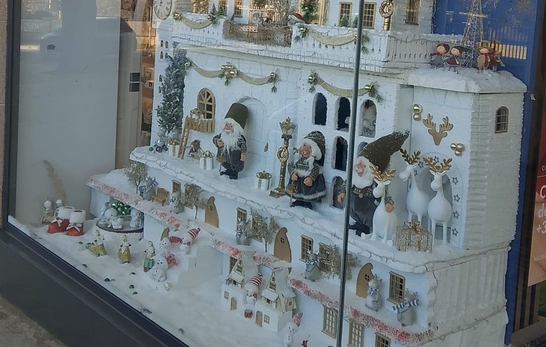 concurso-escaparates-nadal-allariz-farmacia-paez