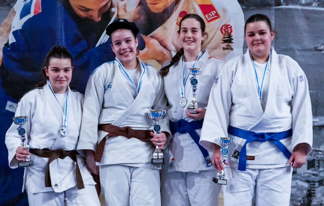 podio-escolar-cclub-marbel