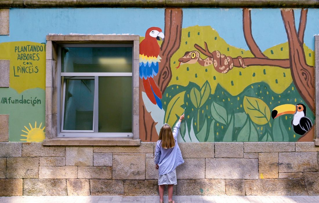 mural-plantando-arbores-con-pinceis