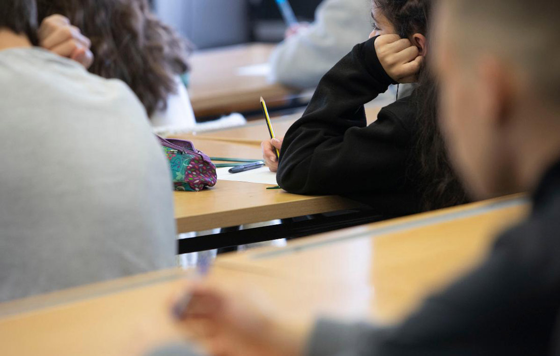 alumnos-estudantes-instituto-educacion