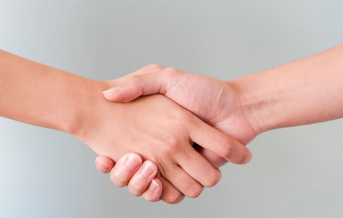 Acuerdo darse la mano recurso