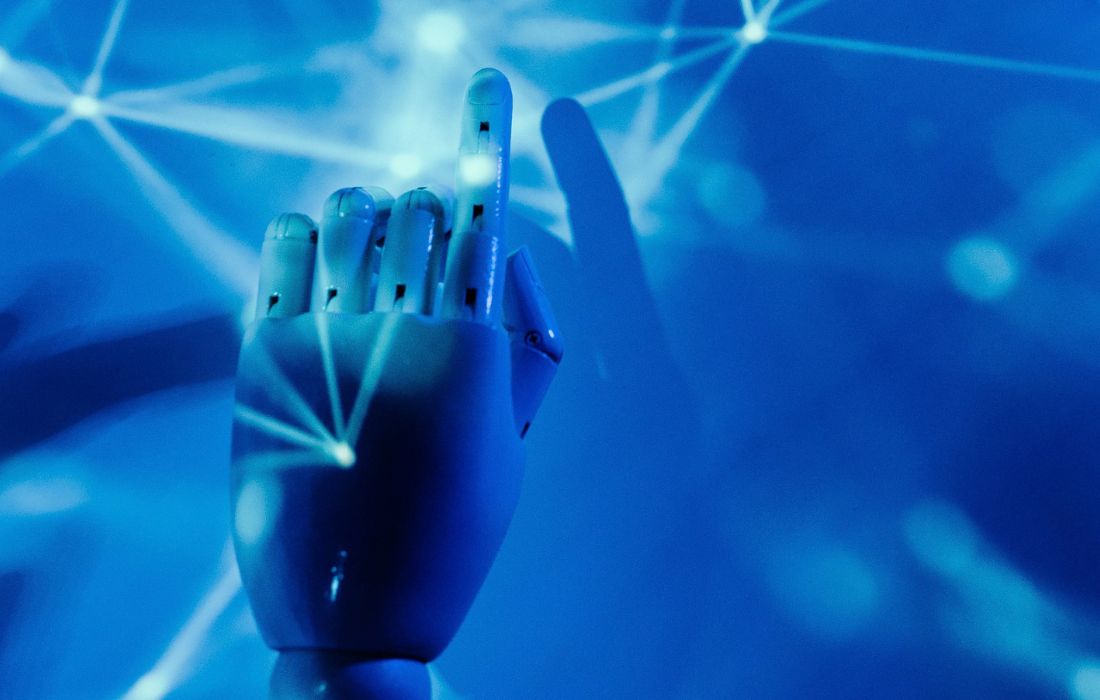 tecnologia-digitalizacion-ia-mano-robot-recurso