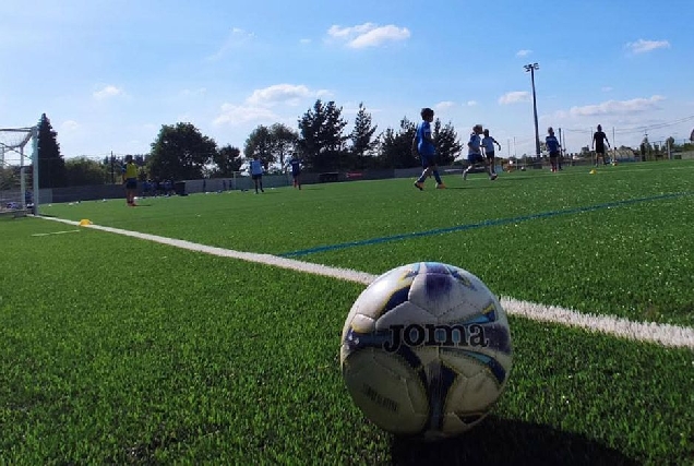 campo futbol balon