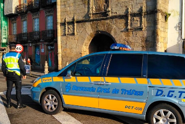 policia-local-viveiro-vehiculo-dgt