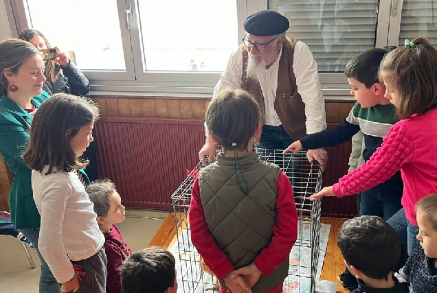 A galiña vai a escola