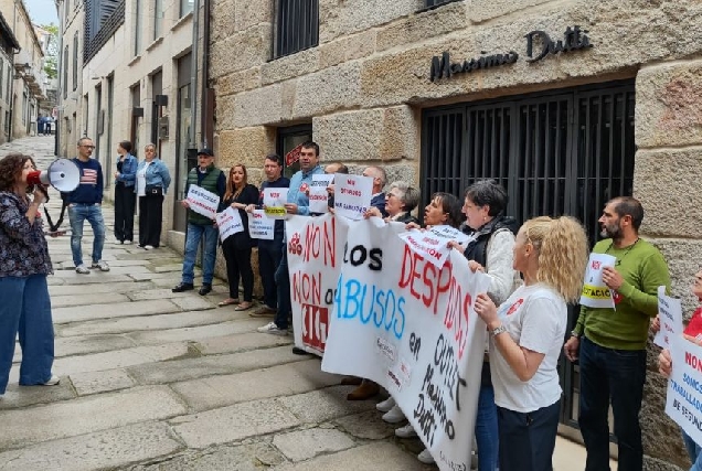 Os traballadores do outlet de Massimo Dutti de Allariz maniféstanse contra os despidos
