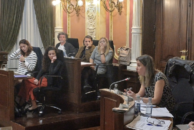 A voceira socialista, Natalia González, durante o Pleno Ordinario do Concello de Ourense do mes de outubro