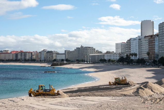 Imaxe da duna da praia de Riazor