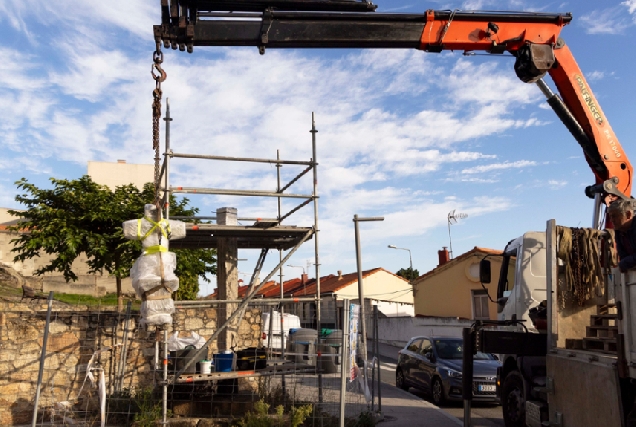 Imaxe das obras no cruceiro de Labañou