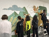 nenos-pintando-mural-ceip-curros-enriquez-ourense